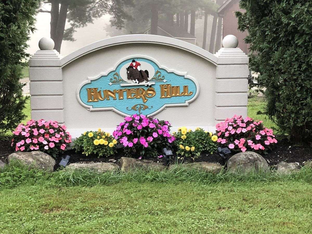 Hunters Hill Farm and Boarding on EquineNow