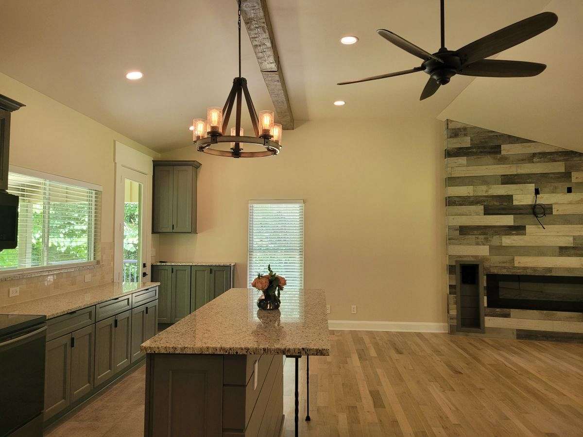 Yellow Bungalow on Charming Horse Farm for Lease