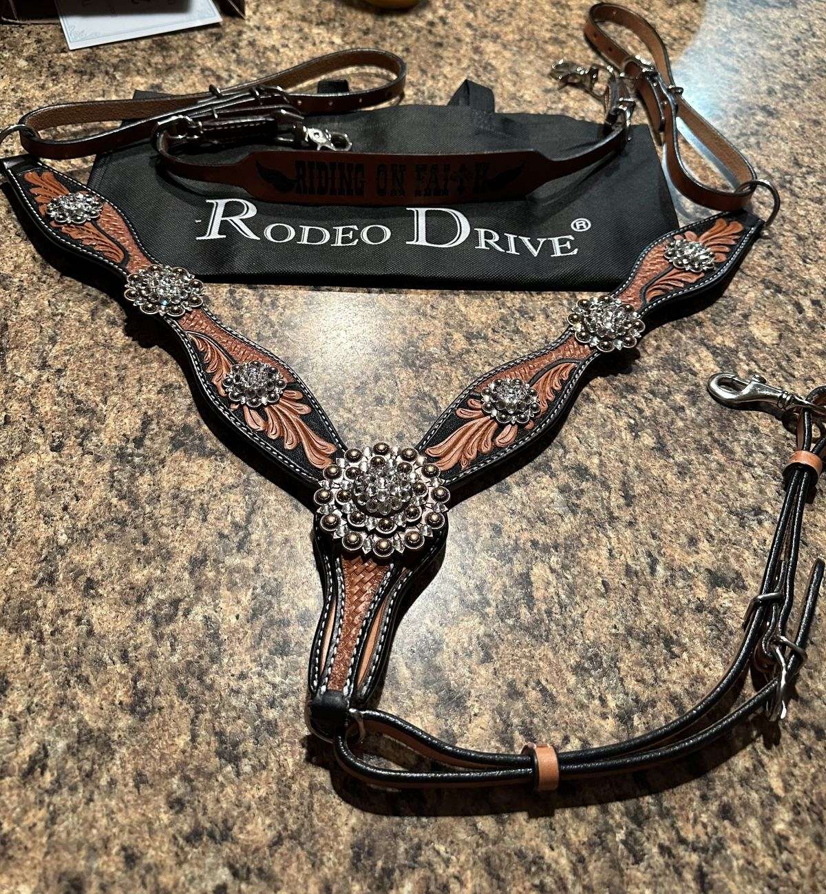 Rodeo drive breast collar