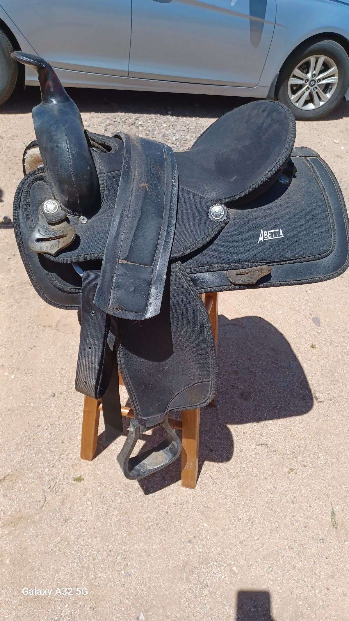 Lightweight western saddle