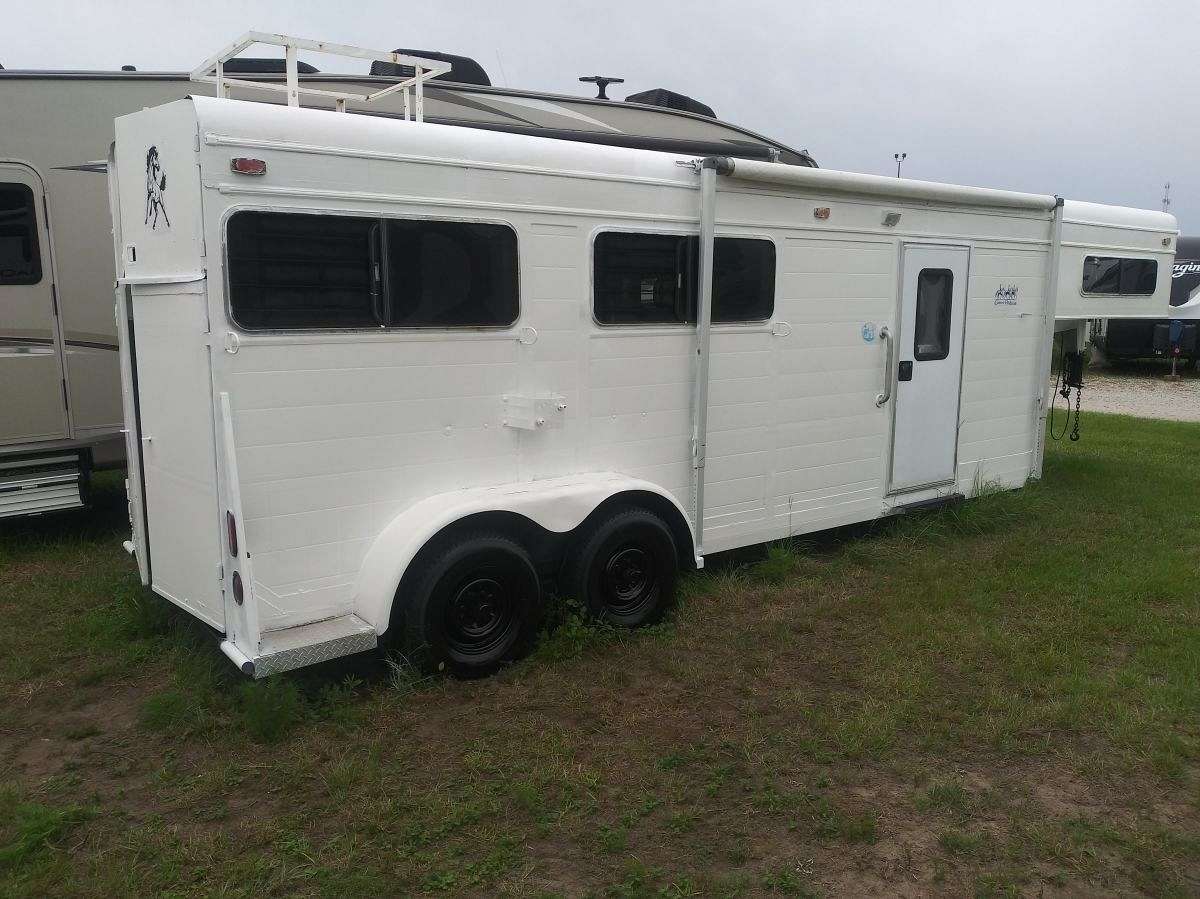 1990 Sundower 3 Stable Horse Trailer with Living Quarters