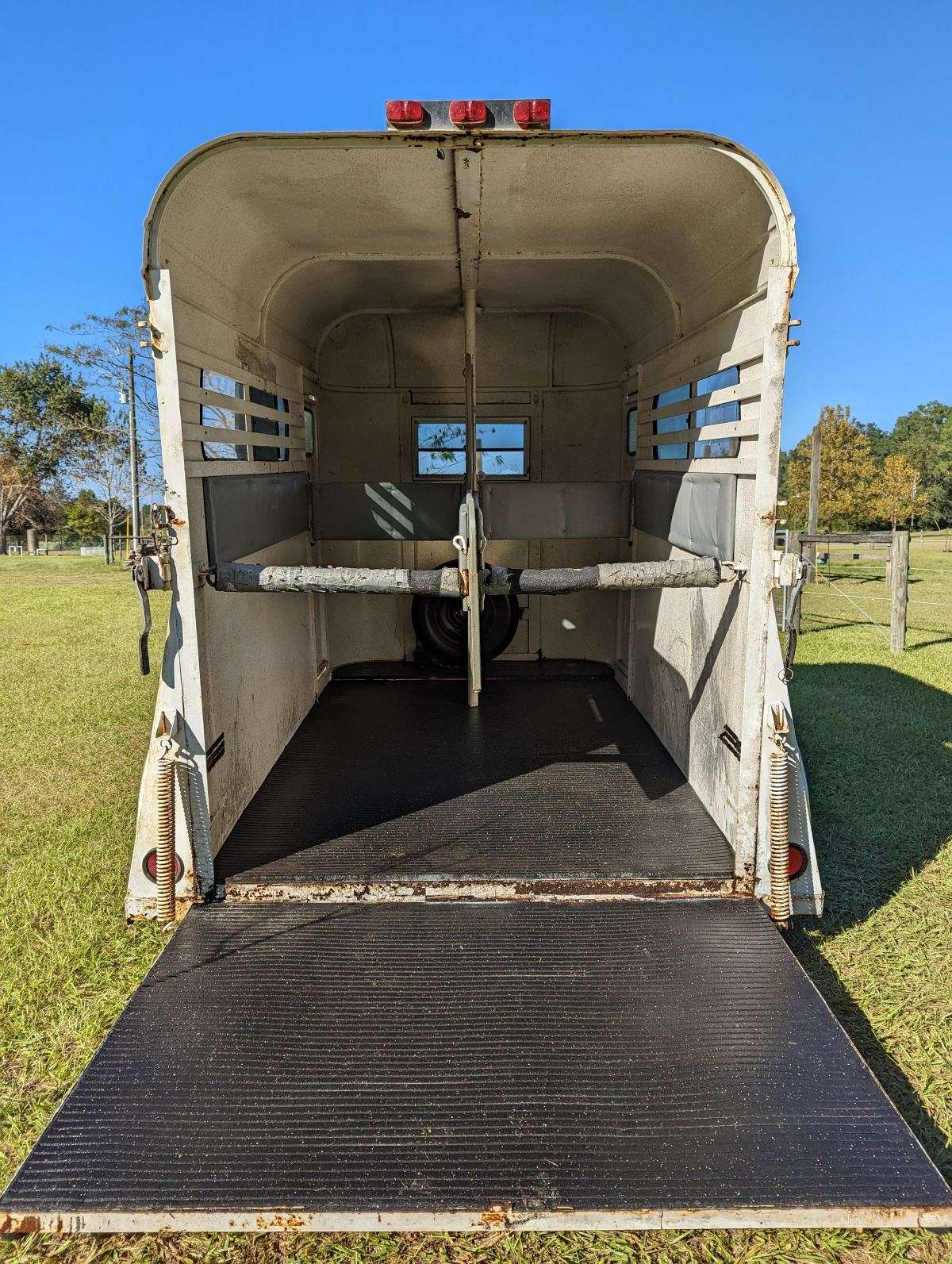 2005 2 horse thoroughbred bumper pull