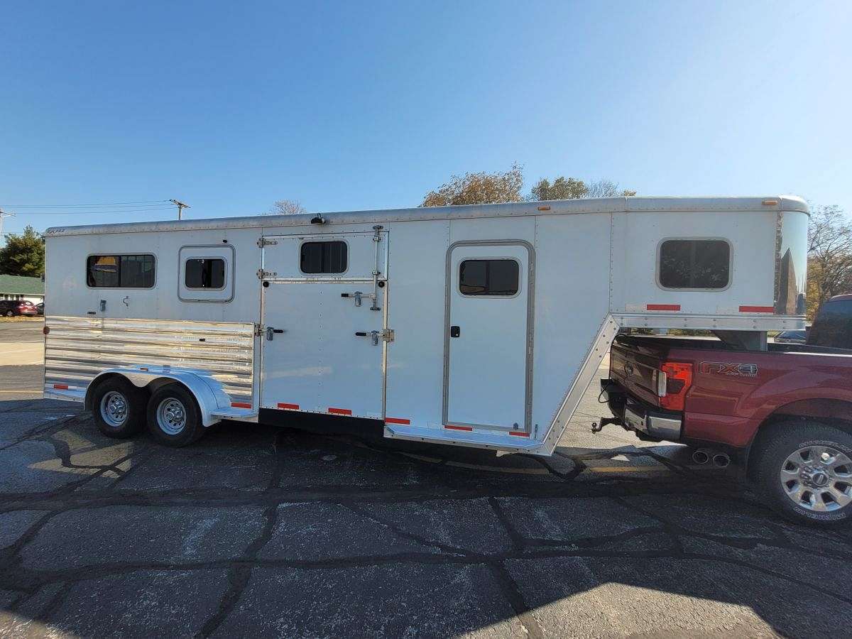 2010 Exiss 2 + 1 Horse Trailer, Excellent Condition, Illinois