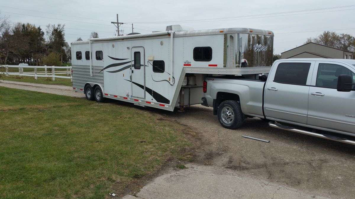 2009 Three horse trailer with living quarters