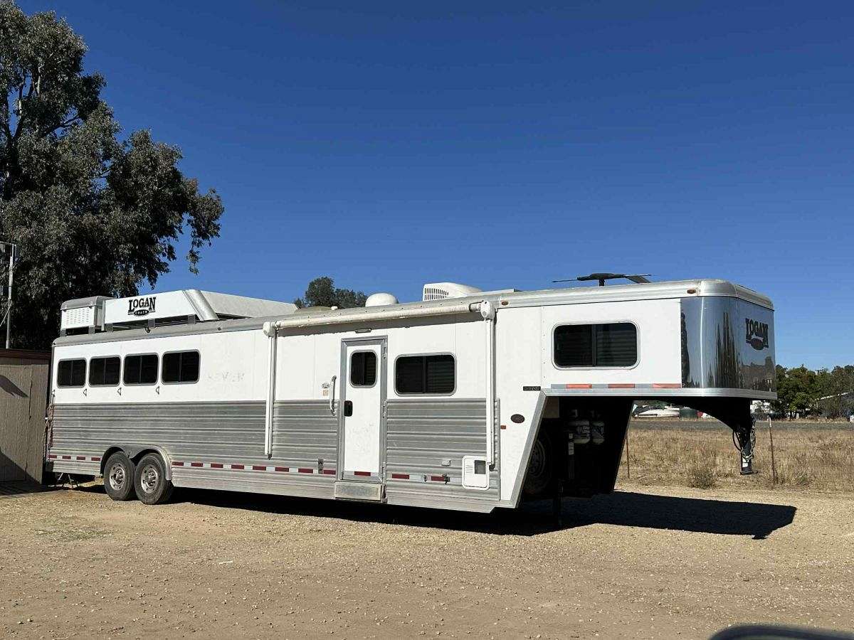 Logan Razor Trailer 2016 Logan Razor 4 horse LQ!