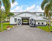 equine-acreage-with-home