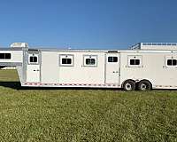 8-horse-trailer-with-ramp