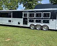 black-horse-trailer