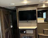 6-horse-trailer-with-television