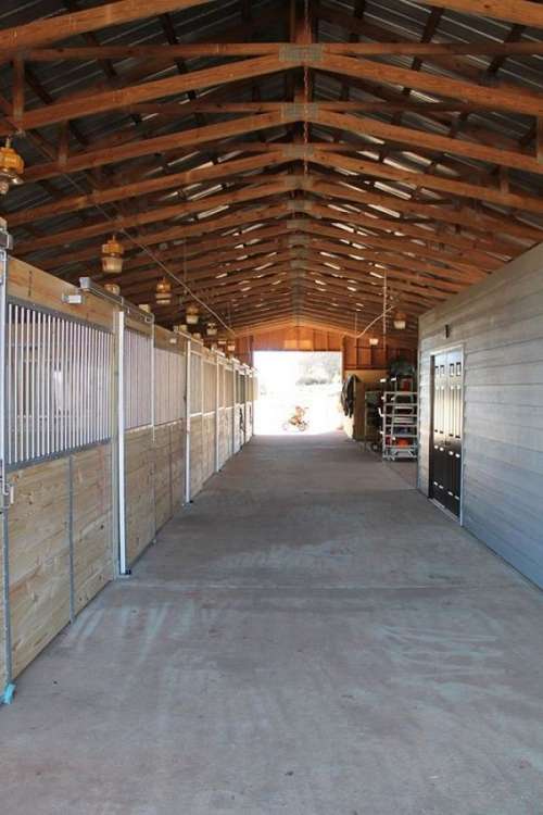 Canterwood Stables on EquineNow