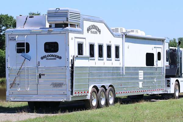 2018 Bloomer 5 horse w/ Outlaw Conversions LQ