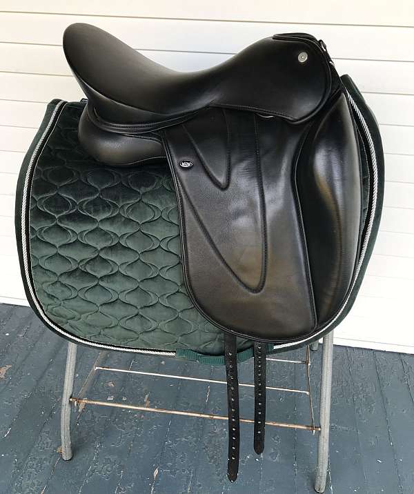 black-english-saddles-in-connecticut