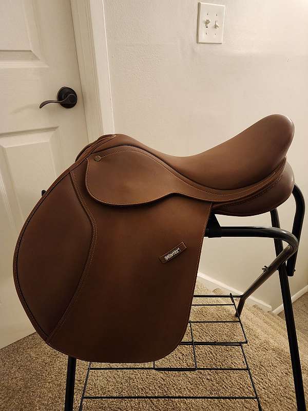 light-brown-english-saddles-in-grand-rapids-mi