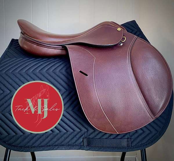 new-english-saddles-in-cheltenham-on