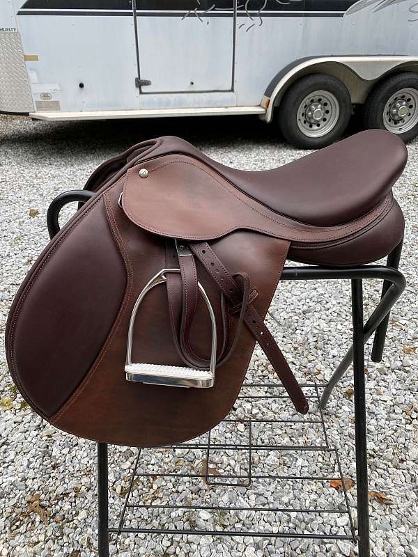 bates-close-contact-english-saddles