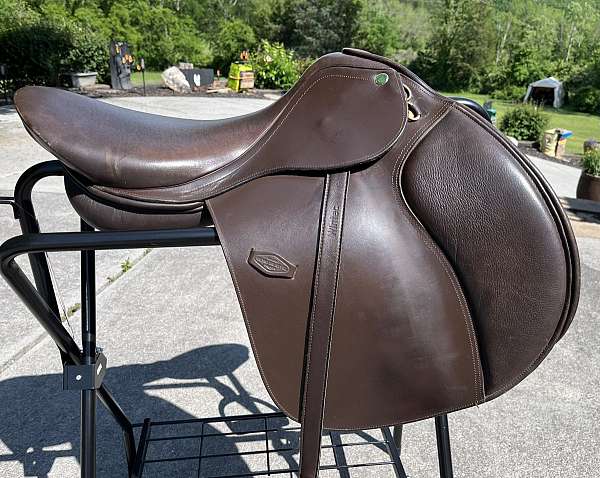 dark-brown-english-saddles-in-maryville-tn