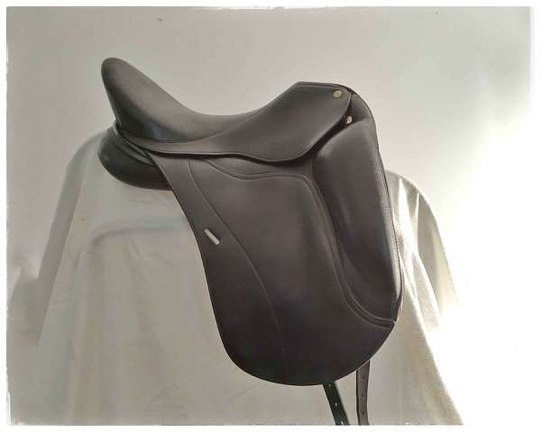 dk-wide-tree-english-saddles