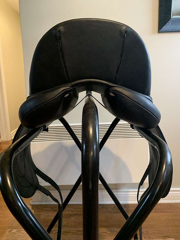 black-dressage-training-saddles