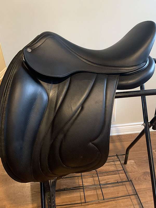 leather-dressage-training-saddles