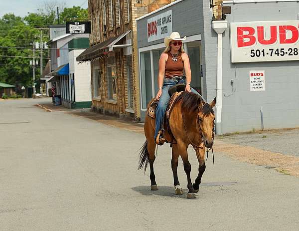 barrel-racing-quarter-horse