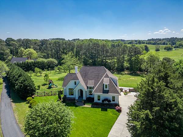 equine-acreage-with-home