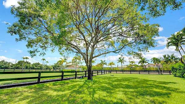 4-bedroom-equine-acreage-with-home