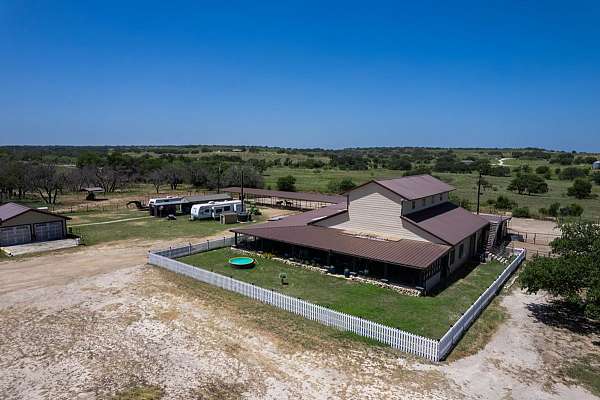 6-bedroom-equine-properties-in-goldthwaite-tx