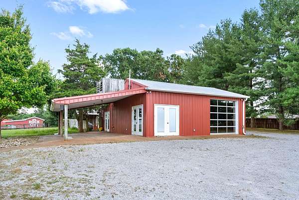 equine-acreage-with-home