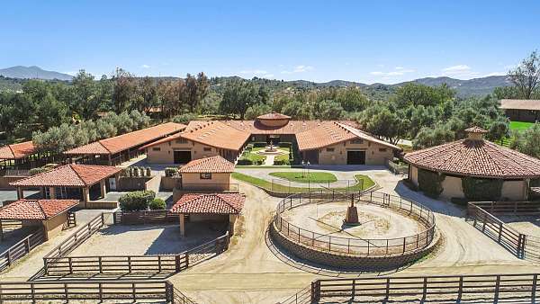 5-bedroom-equine-properties-in-ramona-ca