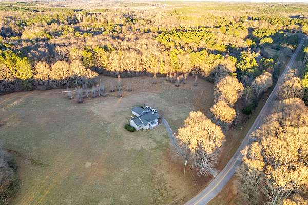 equine-acreage-with-home