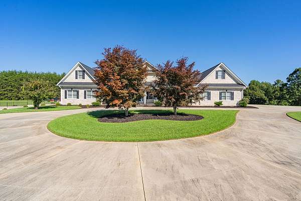 equine-acreage-with-home-in-mt-airy-nc