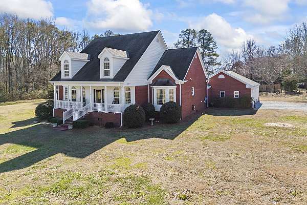 equine-acreage-with-home