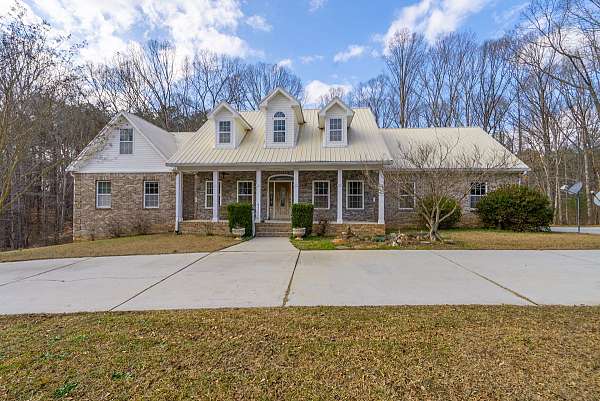 equine-acreage-with-home