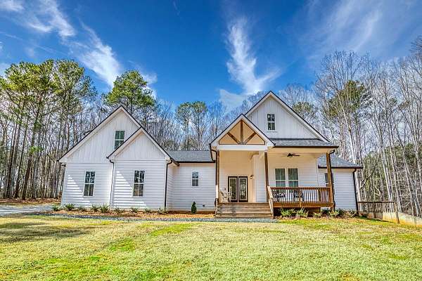 equine-acreage-with-home