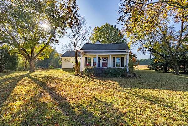 equine-acreage-with-home