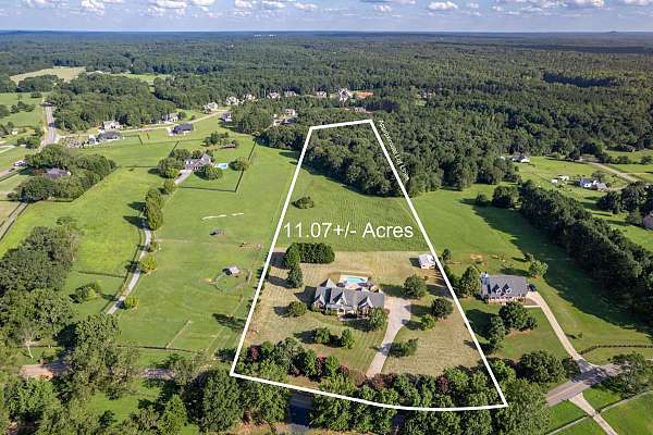 equine-acreage-with-home