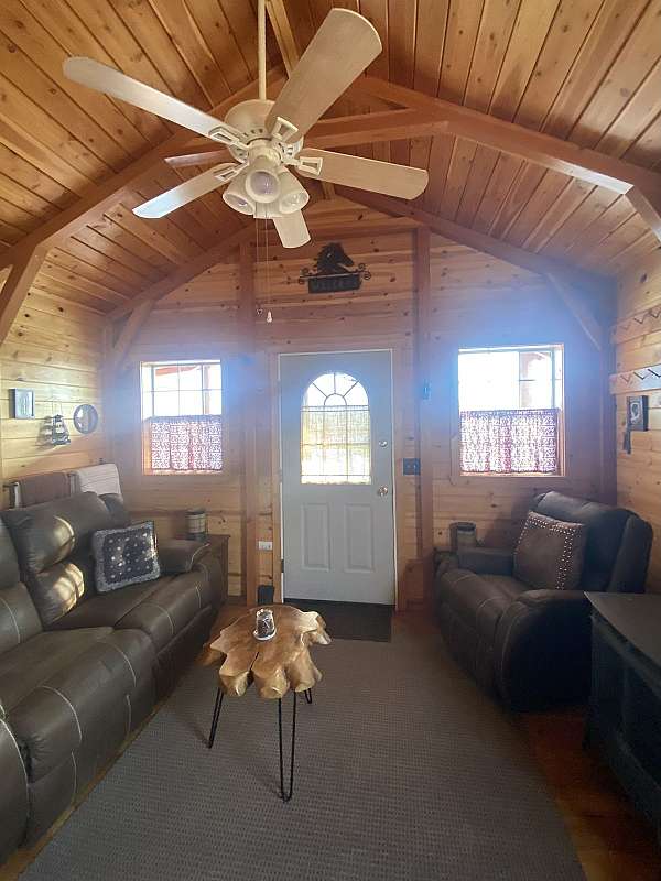 1-bedroom-equine-properties