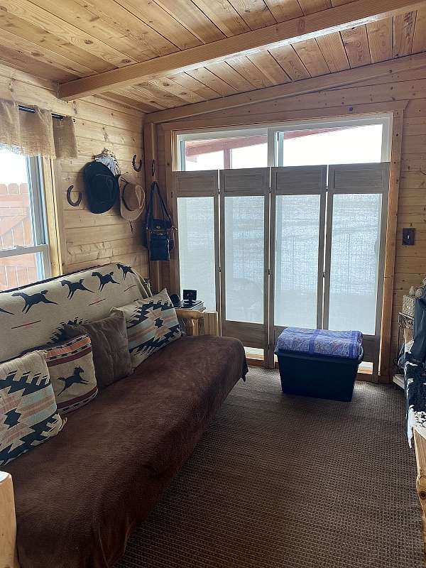 2-bedroom-equine-properties-in-dupuyer-mt