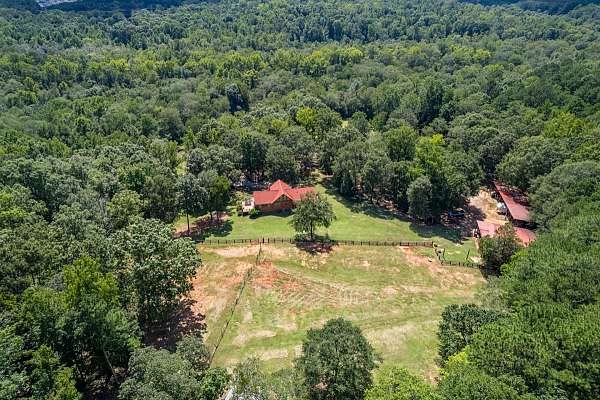 equine-acreage-with-home