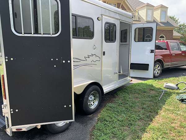 2-horse-trailer-in-charlottesville-va