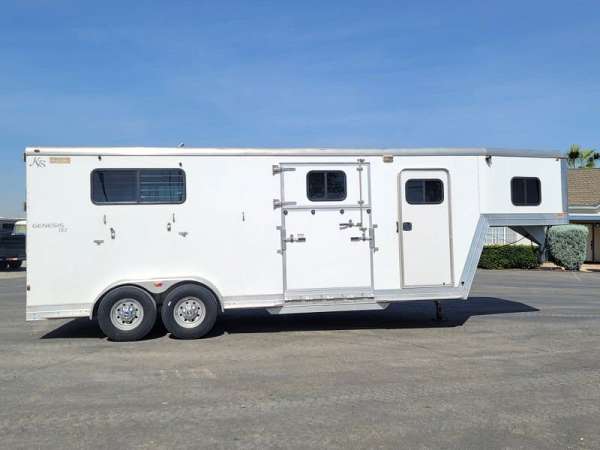 2005-horse-trailer