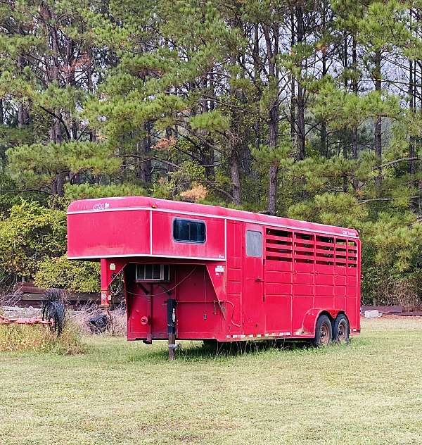 red-trailer-in-north-carolina