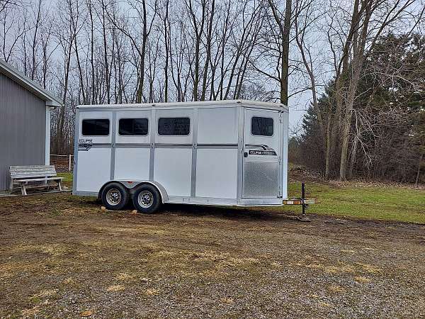 bumper-pull-trailer-in-ottawa-lake-mi