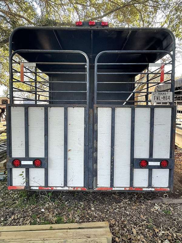 blue-trailer-with-a-toilet