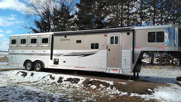 brown-2014-horse-trailer