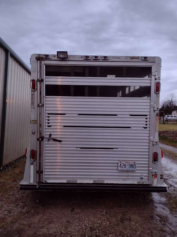 used-trailer-with-air-conditioning-slant-load