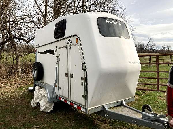 1-horse-trailer-with-walkthru-door