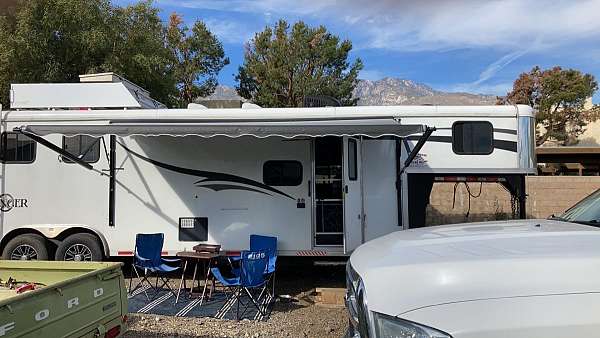 gooseneck-trailer-in-ladner-bc