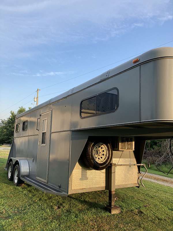 trailer-in-morganfield-ky