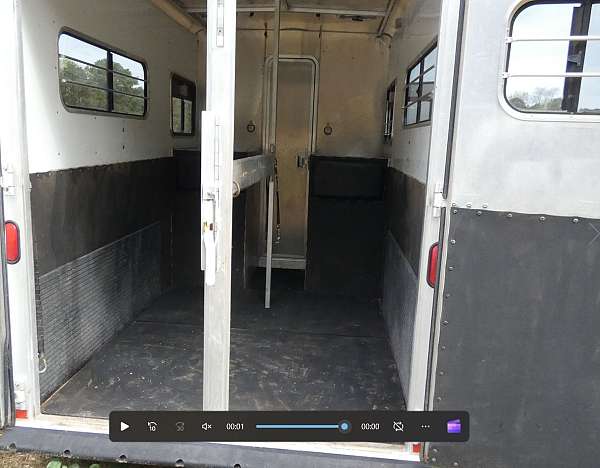 horse-trailer-made-of-aluminum